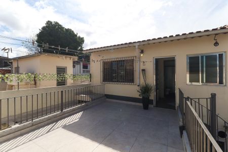 Casa à venda com 120m², 3 quartos e 1 vagaÁrea  Extrena