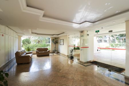 Apartamento à venda com 65m², 2 quartos e 1 vaga Apartamento à venda com 65m², 2 quartos e 1 vagaHall