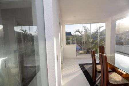 Casa de condomínio à venda com 350m², 3 quartos e 2 vagasSala de jantar