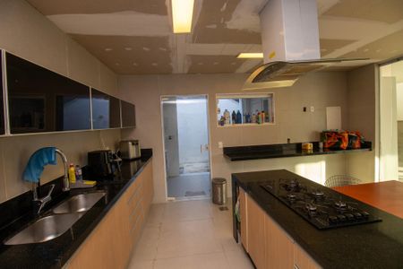 Casa de condomínio à venda com 350m², 3 quartos e 2 vagasCozinha