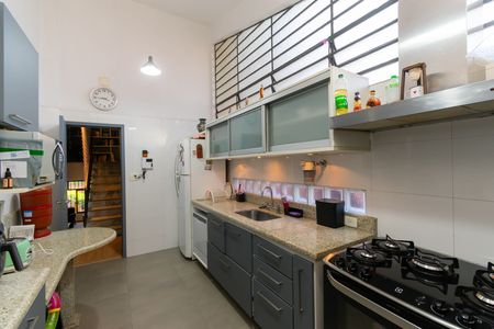 Casa para alugar com 250m², 4 quartos e 2 vagas Casa para alugar com 250m², 4 quartos e 2 vagasCozinha