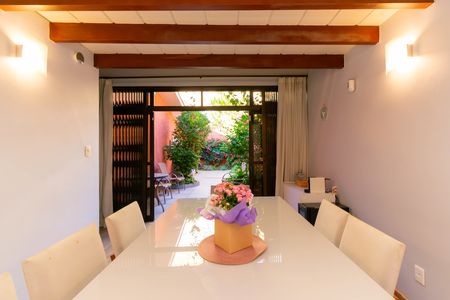 Casa para alugar com 250m², 4 quartos e 2 vagas Casa para alugar com 250m², 4 quartos e 2 vagasSala de Jantar