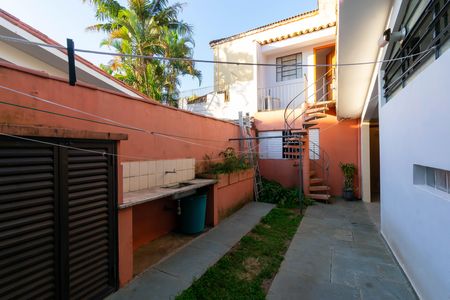 Casa para alugar com 250m², 4 quartos e 2 vagas Casa para alugar com 250m², 4 quartos e 2 vagasQuintal 2