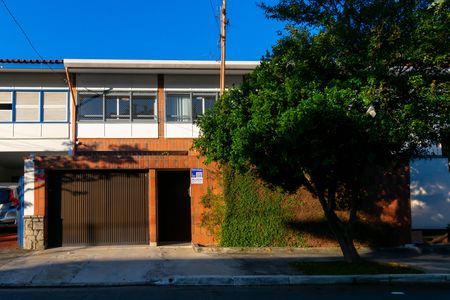 Casa para alugar com 250m², 4 quartos e 2 vagas Casa para alugar com 250m², 4 quartos e 2 vagasFachada