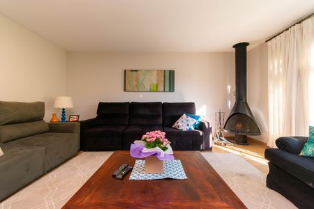 Casa para alugar com 250m², 4 quartos e 2 vagas Casa para alugar com 250m², 4 quartos e 2 vagasSala