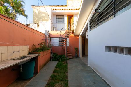 Casa para alugar com 250m², 4 quartos e 2 vagas Casa para alugar com 250m², 4 quartos e 2 vagasQuintal 2
