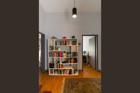 Casa para alugar com 250m², 4 quartos e 2 vagas Casa para alugar com 250m², 4 quartos e 2 vagasHall