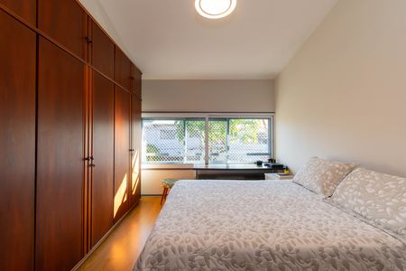 Casa para alugar com 250m², 4 quartos e 2 vagas Casa para alugar com 250m², 4 quartos e 2 vagasSuíte