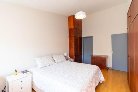 Casa para alugar com 250m², 4 quartos e 2 vagas Casa para alugar com 250m², 4 quartos e 2 vagasSuíte