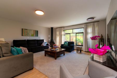 Casa para alugar com 250m², 4 quartos e 2 vagas Casa para alugar com 250m², 4 quartos e 2 vagasSala