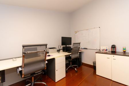 Casa para alugar com 250m², 4 quartos e 2 vagas Casa para alugar com 250m², 4 quartos e 2 vagasEscritório