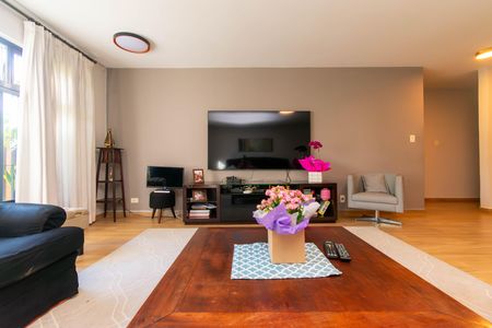 Casa para alugar com 250m², 4 quartos e 2 vagas Casa para alugar com 250m², 4 quartos e 2 vagasSala