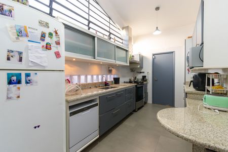 Casa para alugar com 250m², 4 quartos e 2 vagas Casa para alugar com 250m², 4 quartos e 2 vagasCozinha