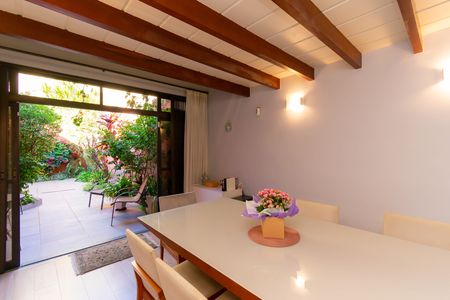 Casa para alugar com 250m², 4 quartos e 2 vagas Casa para alugar com 250m², 4 quartos e 2 vagasSala de Jantar