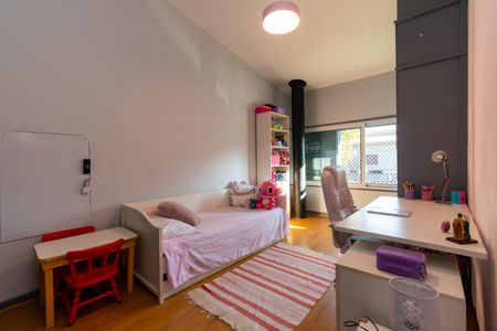 Casa para alugar com 250m², 4 quartos e 2 vagas Casa para alugar com 250m², 4 quartos e 2 vagasQuarto 1