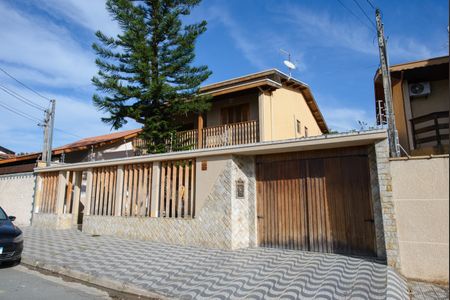 Casa para alugar com 278m², 3 quartos e 4 vagasFachada 