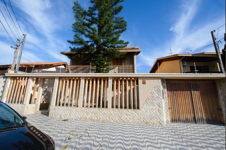 Casa para alugar com 278m², 3 quartos e 4 vagasFachada 