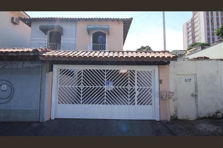 Casa à venda com 200m², 4 quartos e 4 vagasFachada