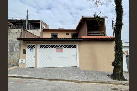 Casa à venda com 200m², 2 quartos e 3 vagas Casa à venda com 200m², 2 quartos e 3 vagasFachada+Placa