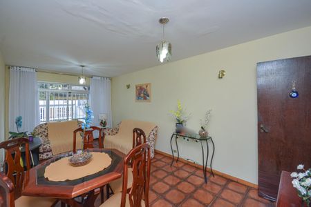 Casa à venda com 160m², 3 quartos e 3 vagas Casa à venda com 160m², 3 quartos e 3 vagasSala