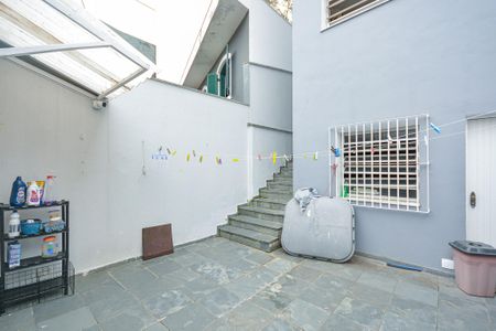 Casa à venda com 160m², 3 quartos e 3 vagas Casa à venda com 160m², 3 quartos e 3 vagasQuintal