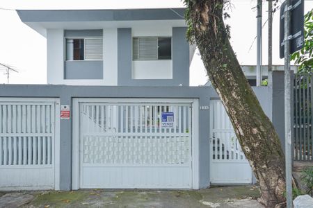 Casa à venda com 160m², 3 quartos e 3 vagas Casa à venda com 160m², 3 quartos e 3 vagasFachada