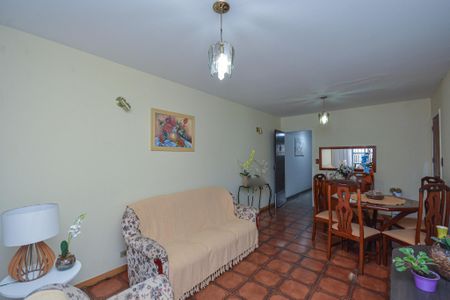 Casa à venda com 160m², 3 quartos e 3 vagas Casa à venda com 160m², 3 quartos e 3 vagasSala