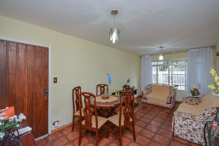 Casa à venda com 160m², 3 quartos e 3 vagas Casa à venda com 160m², 3 quartos e 3 vagasSala
