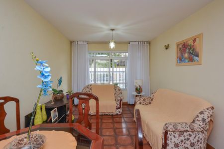 Casa à venda com 160m², 3 quartos e 3 vagas Casa à venda com 160m², 3 quartos e 3 vagasSala