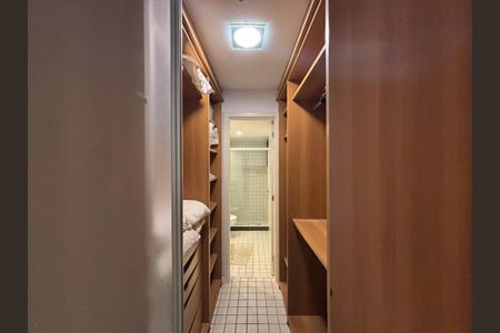 Apartamento à venda com 55m², 1 quarto e 1 vaga Apartamento à venda com 55m², 1 quarto e 1 vagaCloset da suíte