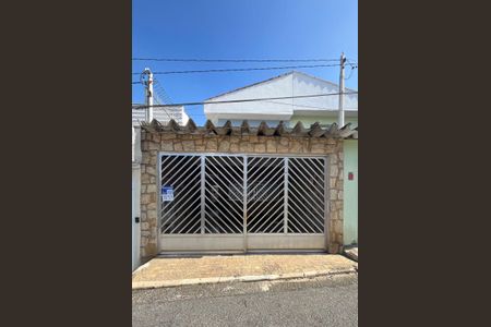 Casa à venda com 150m², 3 quartos e 2 vagas Casa à venda com 150m², 3 quartos e 2 vagasFachada e Paca