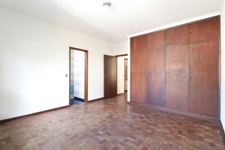 Casa à venda com 189m², 3 quartos e 2 vagasSuíte