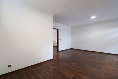 Casa à venda com 189m², 3 quartos e 2 vagasSala