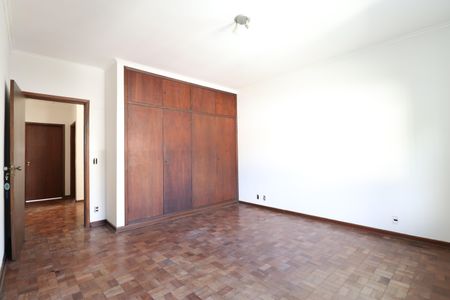 Casa à venda com 189m², 3 quartos e 2 vagasSuíte