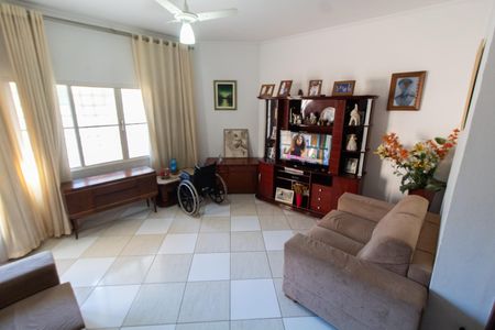 Casa à venda com 150m², 2 quartos e 2 vagas Casa à venda com 150m², 2 quartos e 2 vagasSala