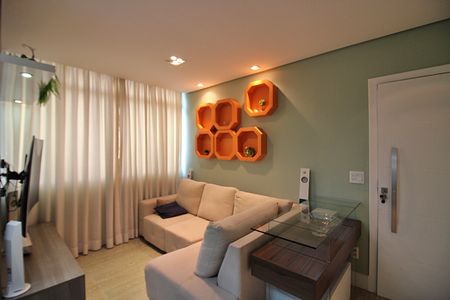 Apartamento à venda com 67m², 2 quartos e 1 vagaSala