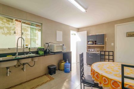 Casa de condomínio à venda com 360m², 3 quartos e 2 vagas Casa de condomínio à venda com 360m², 3 quartos e 2 vagasCozinha