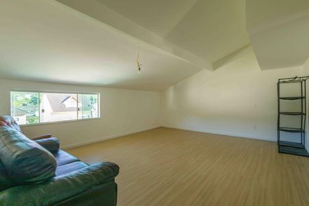 Casa de condomínio à venda com 360m², 3 quartos e 2 vagas Casa de condomínio à venda com 360m², 3 quartos e 2 vagasSótão