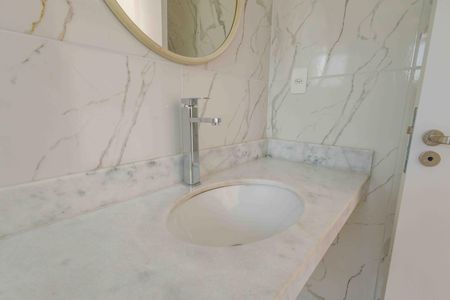 Casa de condomínio à venda com 360m², 3 quartos e 2 vagas Casa de condomínio à venda com 360m², 3 quartos e 2 vagasBanheiro da Suíte 3