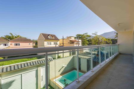 Casa de condomínio à venda com 360m², 3 quartos e 2 vagas Casa de condomínio à venda com 360m², 3 quartos e 2 vagasVaranda da Suíte 1