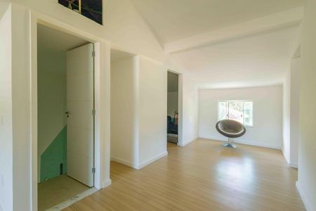 Casa de condomínio à venda com 360m², 3 quartos e 2 vagas Casa de condomínio à venda com 360m², 3 quartos e 2 vagasSótão