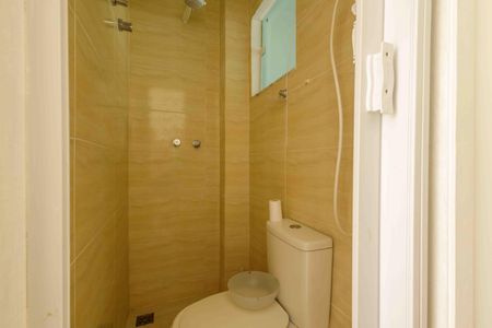 Casa de condomínio à venda com 360m², 3 quartos e 2 vagas Casa de condomínio à venda com 360m², 3 quartos e 2 vagasBanheiro de Serviço