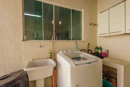 Casa de condomínio à venda com 360m², 3 quartos e 2 vagas Casa de condomínio à venda com 360m², 3 quartos e 2 vagasÁrea de Serviço