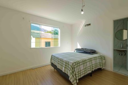 Casa de condomínio à venda com 360m², 3 quartos e 2 vagas Casa de condomínio à venda com 360m², 3 quartos e 2 vagasSuíte 3