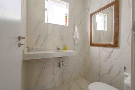 Casa de condomínio à venda com 360m², 3 quartos e 2 vagas Casa de condomínio à venda com 360m², 3 quartos e 2 vagasLavabo