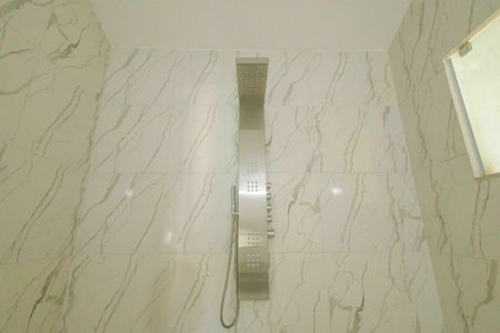 Casa de condomínio à venda com 360m², 3 quartos e 2 vagas Casa de condomínio à venda com 360m², 3 quartos e 2 vagasBanheiro do Sótão