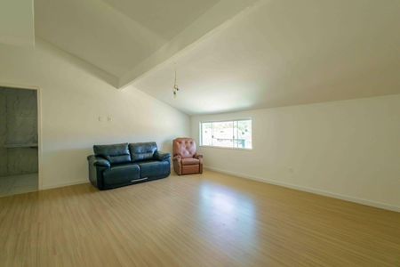 Casa de condomínio à venda com 360m², 3 quartos e 2 vagas Casa de condomínio à venda com 360m², 3 quartos e 2 vagasSótão