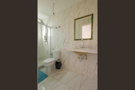 Casa de condomínio à venda com 360m², 3 quartos e 2 vagas Casa de condomínio à venda com 360m², 3 quartos e 2 vagasBanheiro da Suíte 2