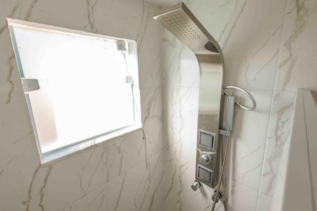 Casa de condomínio à venda com 360m², 3 quartos e 2 vagas Casa de condomínio à venda com 360m², 3 quartos e 2 vagasBanheiro da Suíte 2