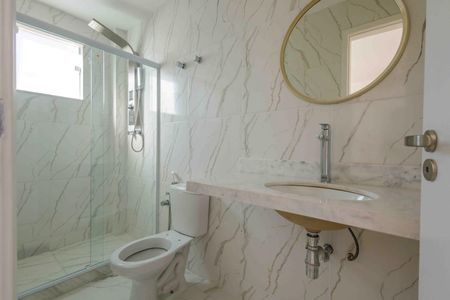 Casa de condomínio à venda com 360m², 3 quartos e 2 vagas Casa de condomínio à venda com 360m², 3 quartos e 2 vagasBanheiro da Suíte 3